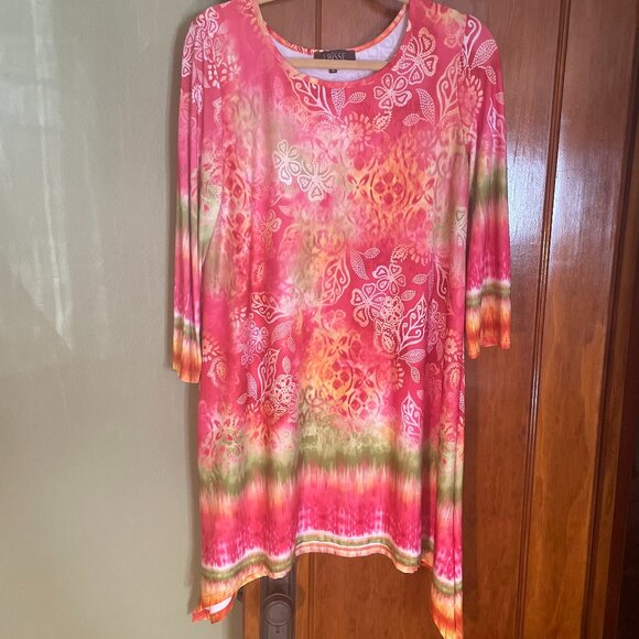 Lbisse Tops - 2/$25 Lbisse XL tunic. Floral/ watercolor pattern. 3/4 sleeves. Top shirt.